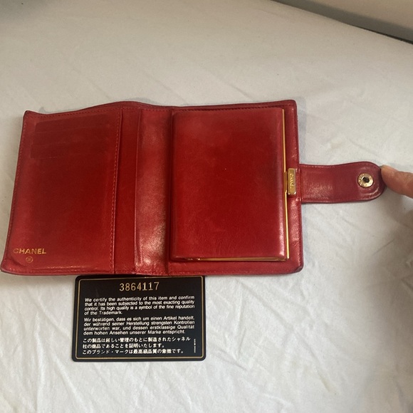 Chanel lambskin red compact wallet in well loved condition - Picture 11 of 13